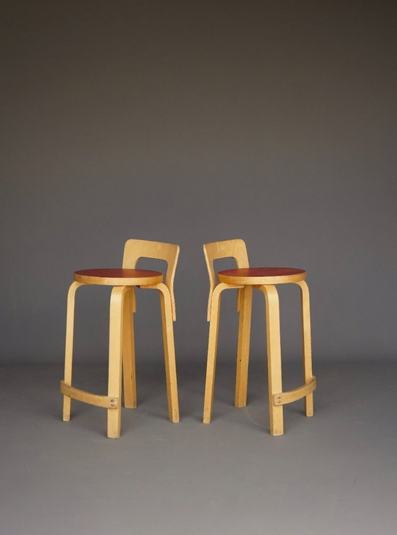 Image 1 of Tabourets de bar modèle K65 d'Alvar Aalto pour Artek, années 1950. Ensemble de 2 tabourets