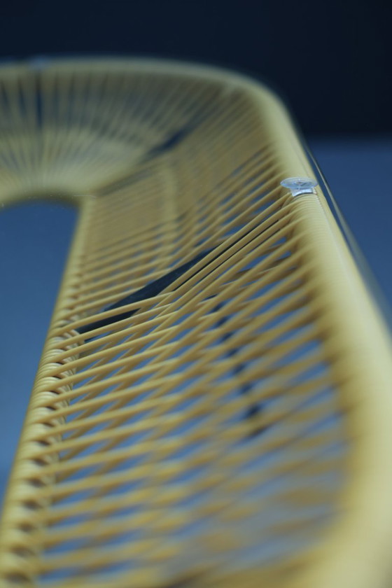 Image 1 of Mesa de centro amarilla