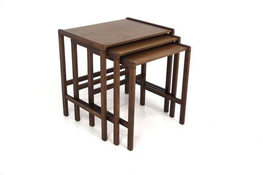 https://www.nordikdna.com/product-page/tables-gigogne-en-teck-suède-1960