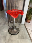 Sgabello da trattore rosso originale, girevole e regolabile, con design a falciatrice, di Etienne Fermigier Mirima, 1970.