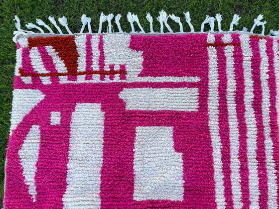 Image 1 of Magnifique Tapis artisanal rose 250cmx150cm 