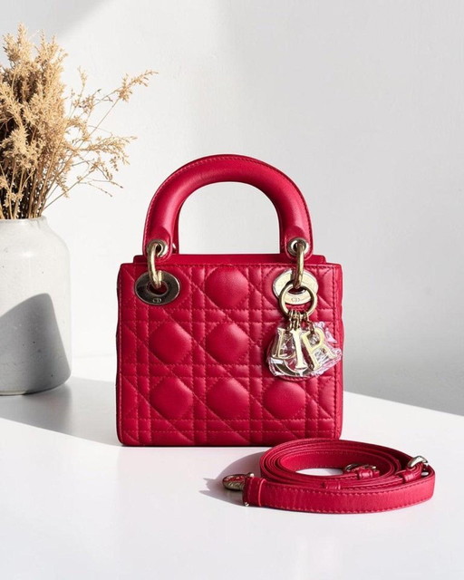 DIOR LADY MINI - PELLE DI AGNELLO CANNAGE ROSSO, DETTAGLI ORO, CINTURINO REGOLABILE