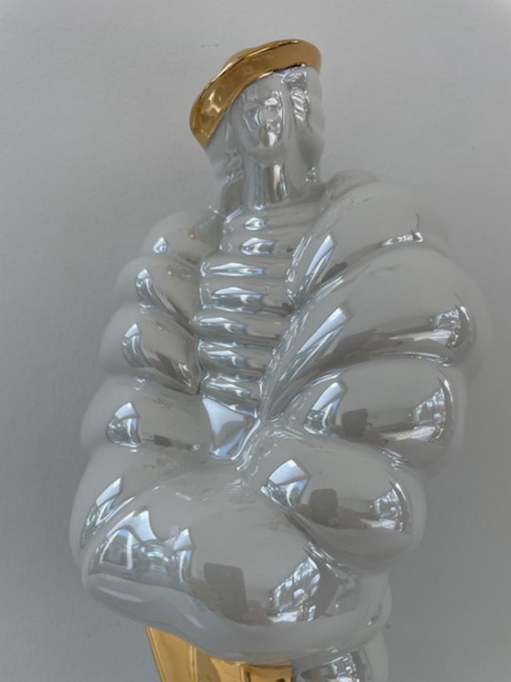 Image 1 of Statue vintage d'une dame au manteau de fourrure – Sanbo Ceramica Valencia (années 1980)