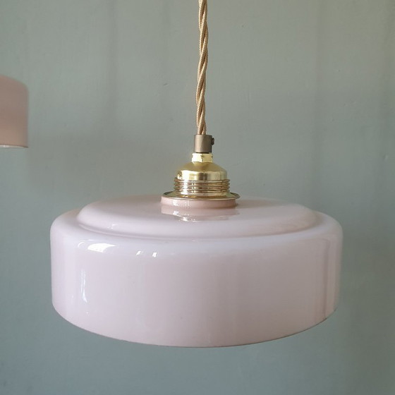 Image 1 of Ensemble (2) lampes suspendues Art Déco vintage en verre opalin rose pastel.