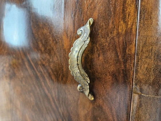 Een paar Chippendale nachtkastjes uit de jaren 1940, gemaakt van wortelnotenhout. – Wood, Klassiek (photo 8 of 16)
