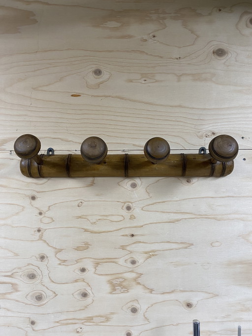 Perchero vintage francés de madera de imitación de bambú