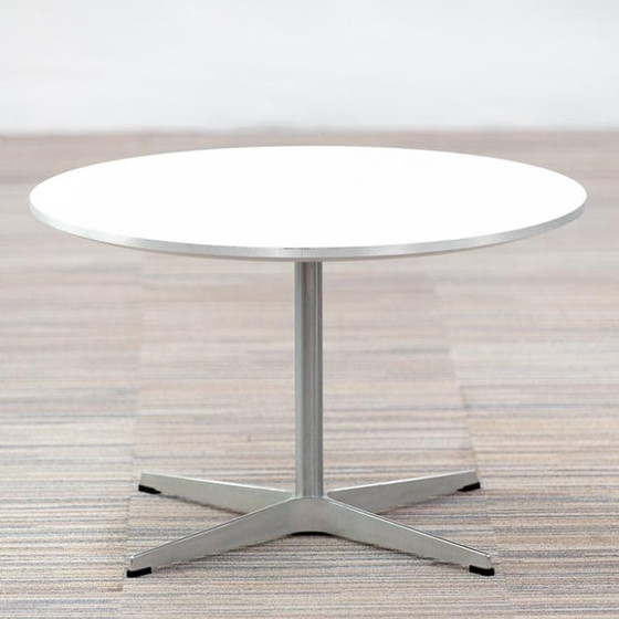 Image 1 of Table basse circulaire Fritz Hansen A223