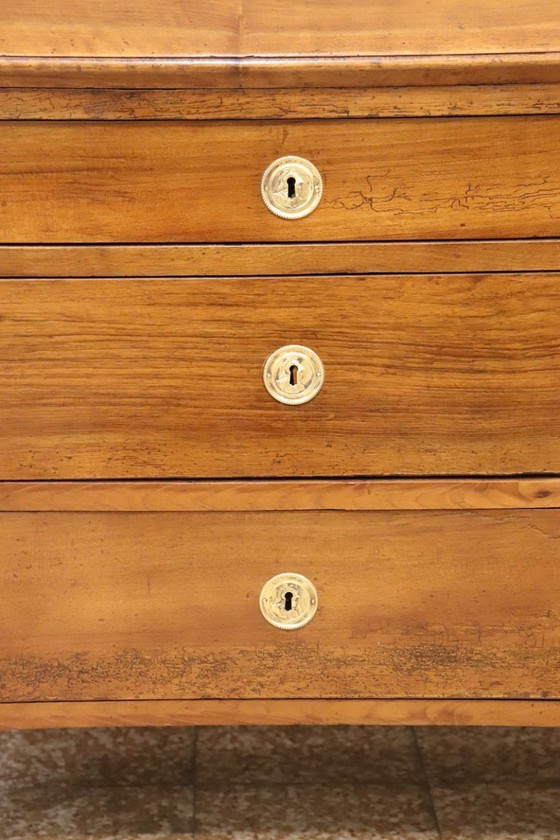 Image 1 of Cómoda antigua de nogal, Italia Siglo XVIII