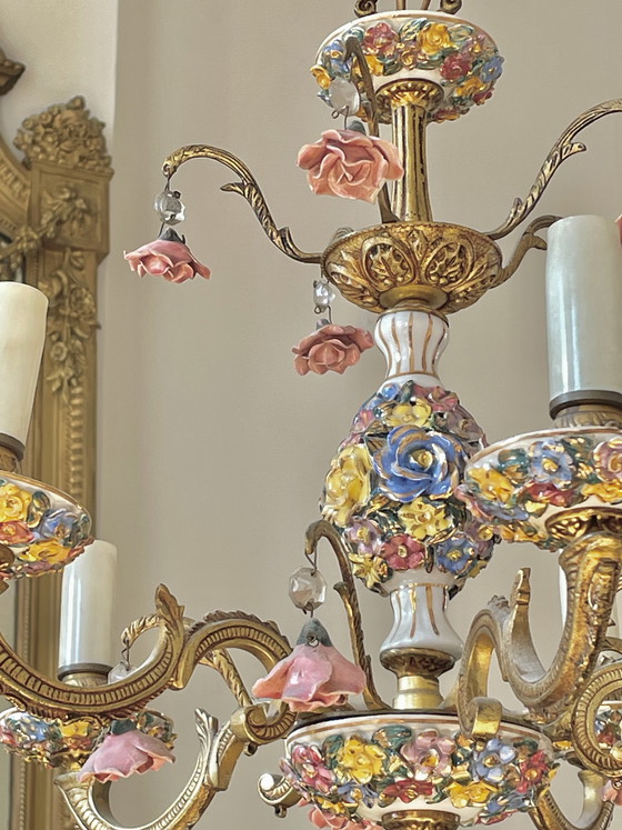 Image 1 of Antiker italienischer Kronleuchter aus Porzellan – Capodimonte-Stil
