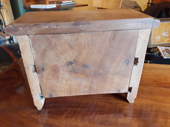 Image 1 of Commode miniature ancienne