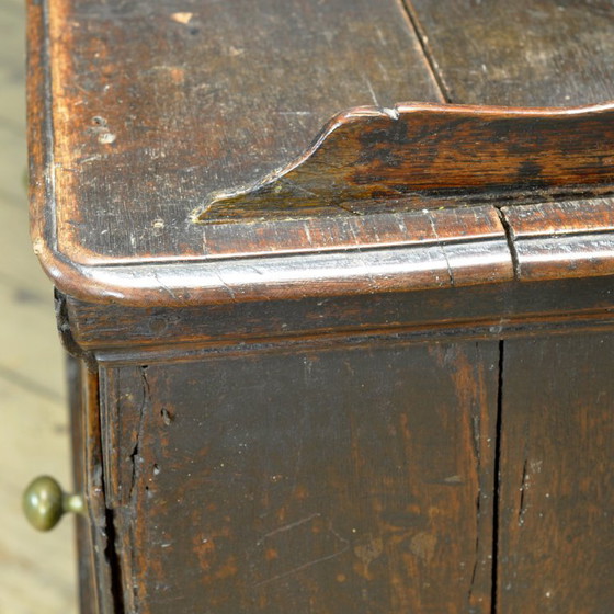 Image 1 of Engels eiken dressoir, circa 1720