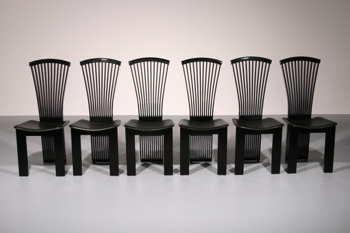 Sillas de comedor posmodernas de Pietro Costantini, Italia, década de 1980.