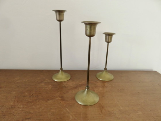 Image 1 of Série de 3 bougeoirs scandinaves, modernistes en laiton, années 60 70