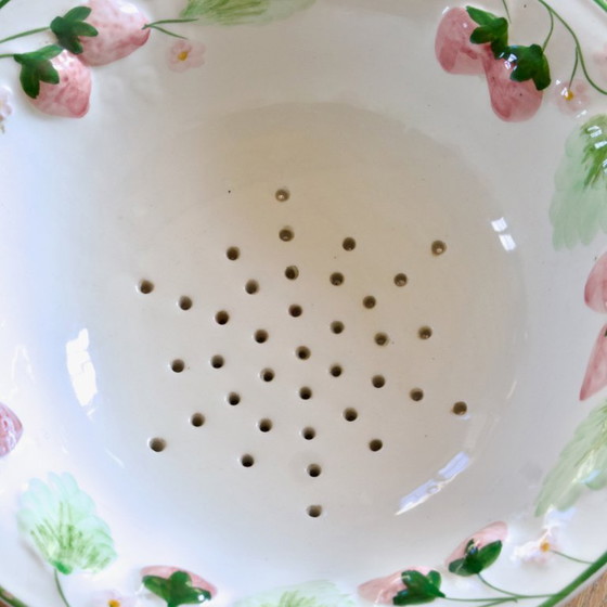 Image 1 of Cofanetto vintage in terracotta raffigurante fragole selvatiche