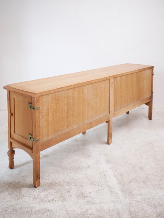 Image 1 of Dressoir van Guillerme en Chambron in licht eikenhout, brutalistische stijl