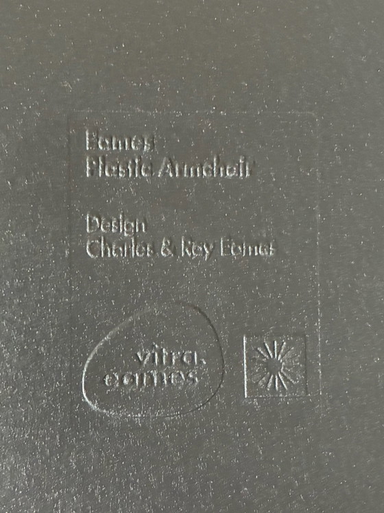 Vitra Eames DAW chair . Charles en Ray Eames – Eetkamerstoelen, Polyester, Wol (photo 7 of 8)