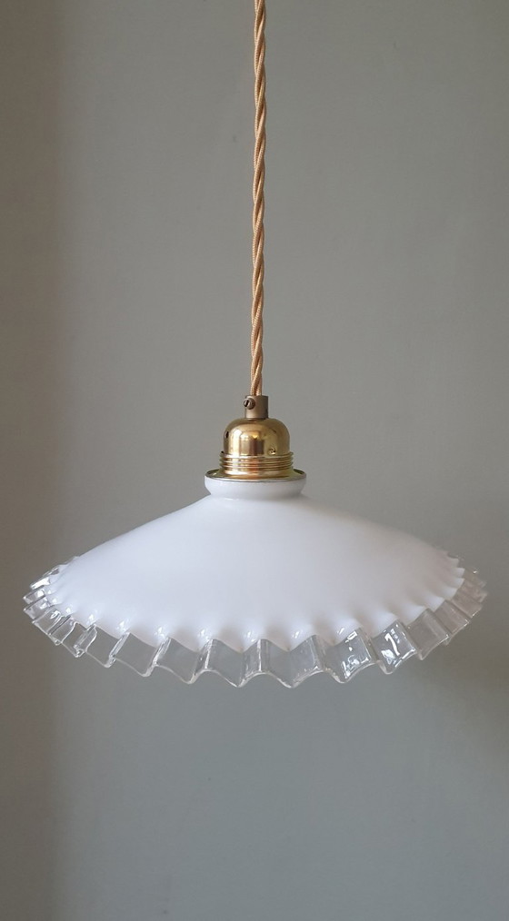Lampada a sospensione Vintage Francese modello PieCrust - Vetro Opalino Bianco – Lampade a sospensione (photo 7 of 12)