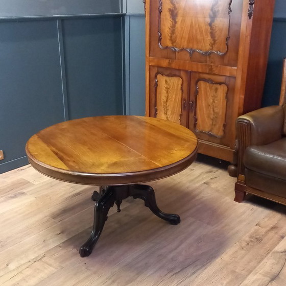 Image 1 of Mesa de centro inglesa con tapa abatible de alrededor de 1830