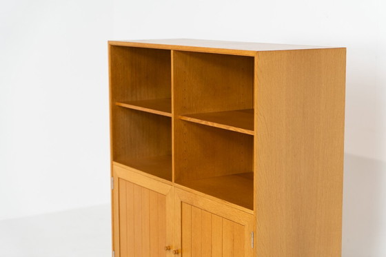 Image 1 of Eikenhouten boekenkast van Rud Thygesen & Johnny Sørensen voor HG meubelen (Denemarken, jaren 60).