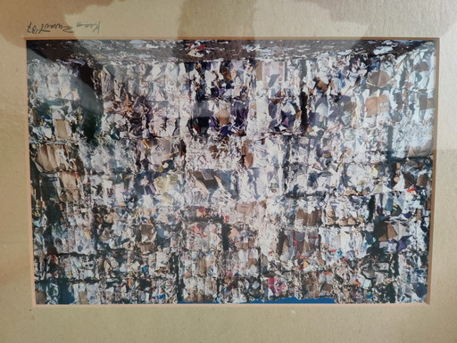 Kees Zwart (Den Haag, 1929) — Balen afvalpapier, 1987