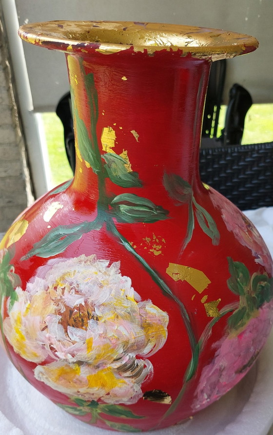 Image 1 of Jarrón pintado a mano en color rojo burdeos.