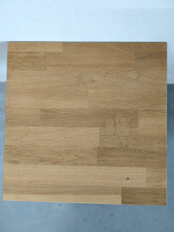 Petite table d'appoint carrée avec étagère inférieure (bois de chêne), Tables d'appoint, Marron, Modern (photo 6 sur 8)