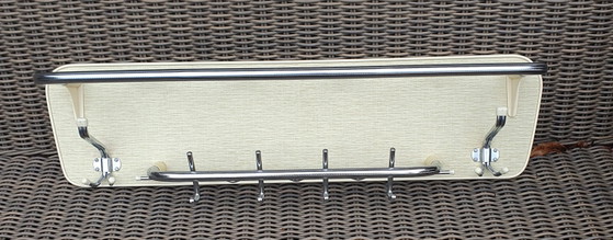 Vintage Wandkapstok Jaren 50/60 – Chroom & Crème – Kapstokken, Plastic, Wood (photo 3 of 10)