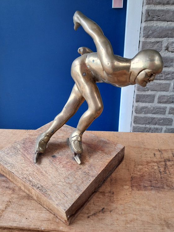 Image 1 of 2 Bronzen beelden van schaatsers 28 en 17 cm hoog