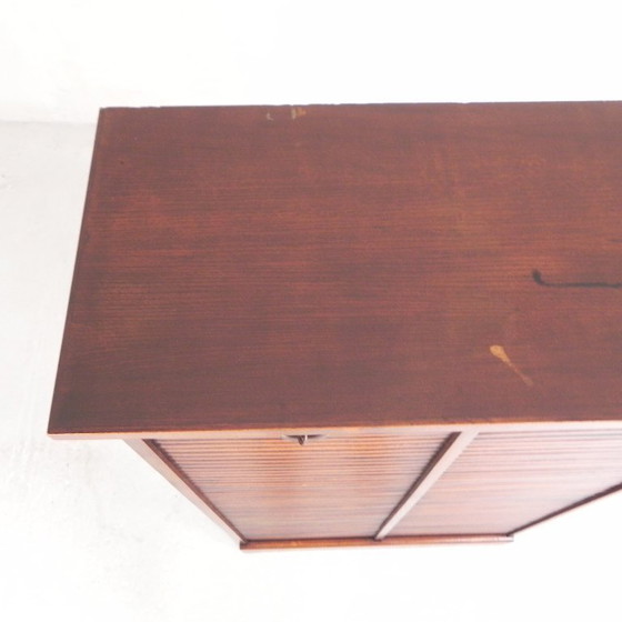 Image 1 of Armadio in rovere con serranda avvolgibile a 2 ante, alto 150 cm, anni '30.