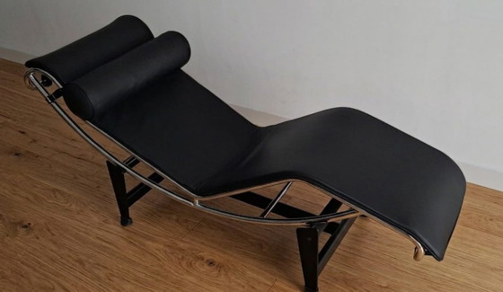 Image 1 of Chaise longue LC4 replica italiana in pelle nera (stile Le Corbusier) – Come nuova