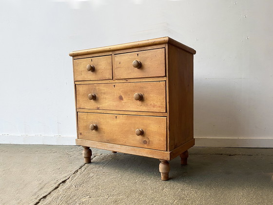 Image 1 of Engelse antieke victoriaanse grenen ladenkast