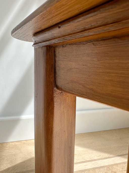 Mesa auxiliar de madera | Brutalista