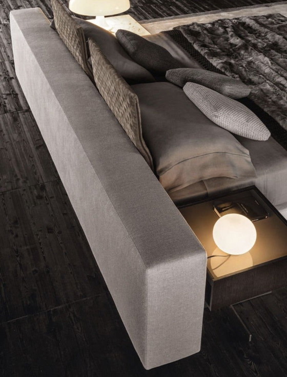 Minotti Yang Letto Materasso 180x200 + Lati + Pouf in Pelle – Letti matrimoniali, Legno (photo 4 of 10)