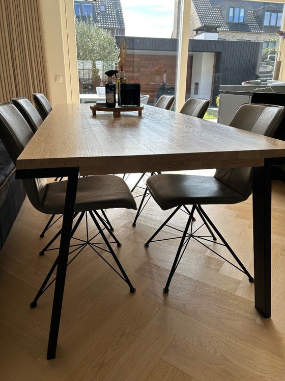 Image 1 of Tavolo da pranzo Bert Plantagie abbastanza nuovo - Rovere con struttura in metallo