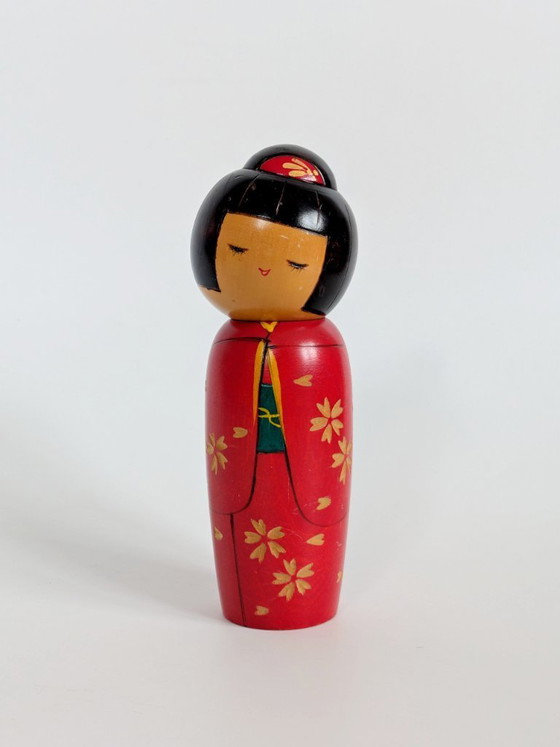 Image 1 of Poupée Kokeshi vintage, figurine en bois d'art populaire japonais, à motif floral rouge, style Wabi-Sabi
