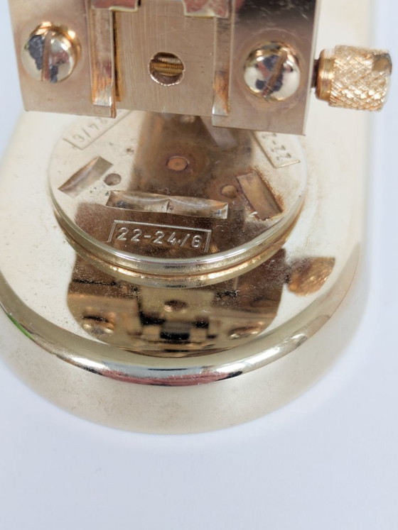 Image 1 of Cucitrice da scrivania vintage El Casco M-5, in ottone placcato oro, prodotta in Spagna.