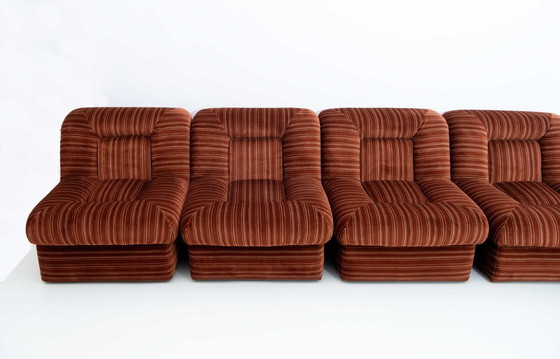 Image 1 of Set van vijf vintage Italiaanse fluwelen modulaire fauteuils en een salontafel, jaren 70.