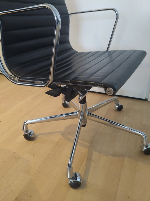 Vitra bureau stoel Charles en Ray Aemes