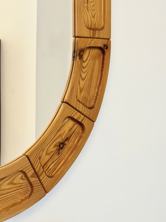 Specchio ovale vintage XL in stile brutalista scandinavo, in legno di pino, Danimarca, anni '70. – Glass (photo 9 of 11)