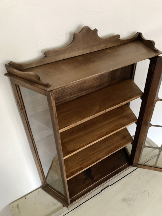 Image 1 of Vitrine murale ancienne en bois