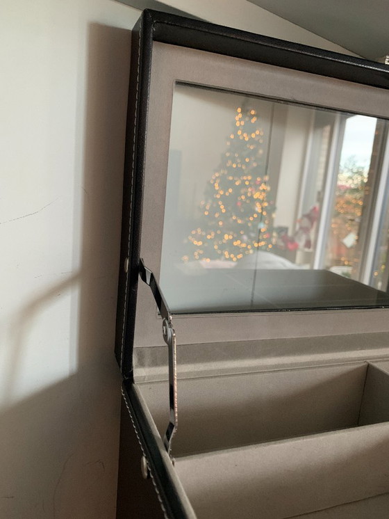 Image 1 of Lederen Horlogekist t.b.v. van 18 dwarsliggende horloges