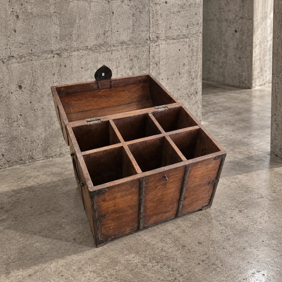 Antique Military Campaign Style Brass Bound Wooden Six Wine Bottle Chest – Mueble bar (photo 2 of 5)
