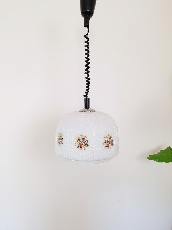 Image 1 of Lampada a sospensione vintage opalina, lampadario di metà secolo Sijaj Hrastnik