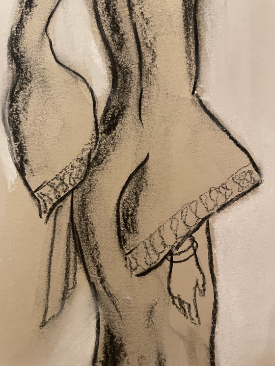 Image 1 of Retrato femenino en blanco pastel y carboncillo, pintura "Moda" firmada