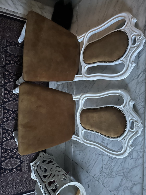 Image 1 of 2 x Vintage witte fluwelen stoelen met houtsnijwerk