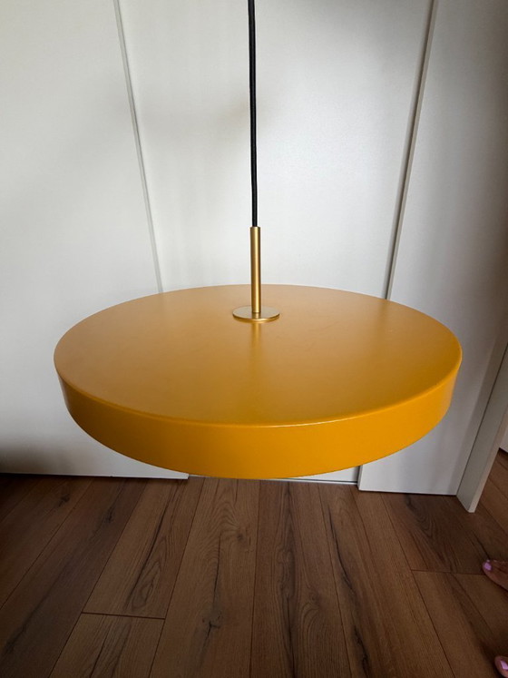 Image 1 of 2x Lampe suspendue UMAGE Asteria moyenne originale, jaune ocre