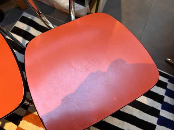 Image 1 of 4 chaises en Formica orange