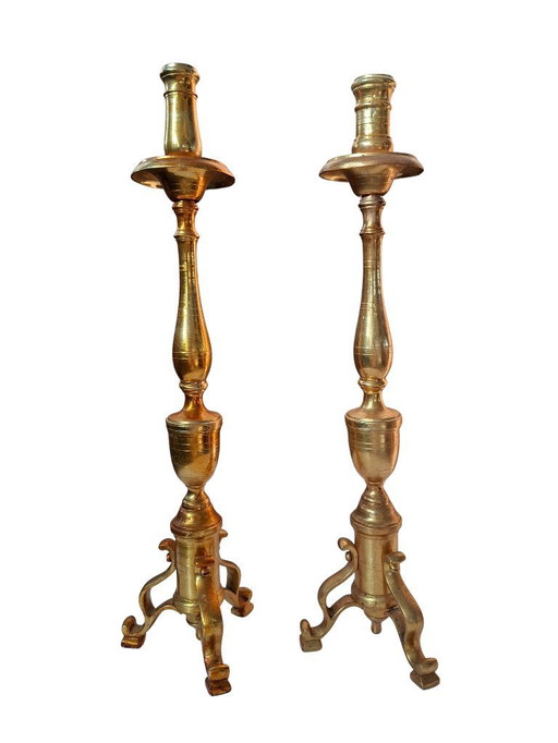Prestigioso par de candelabros barrocos para altar