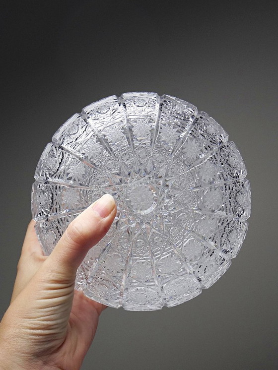 Image 1 of Grosse boite en cristal de Bohème ciselé "Dentelle de la Reine" vintage