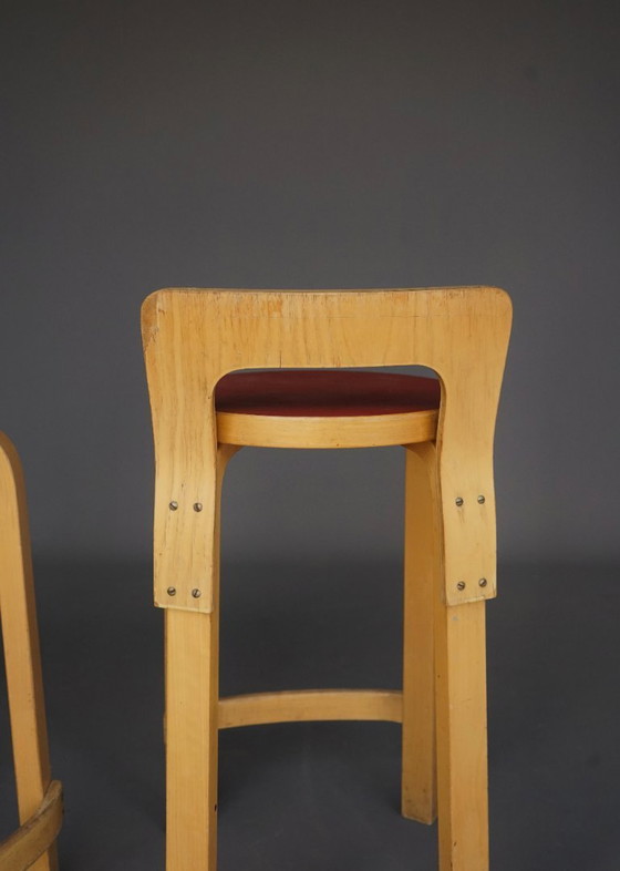 Image 1 of Tabourets de bar modèle K65 d'Alvar Aalto pour Artek, années 1950. Ensemble de 2 tabourets